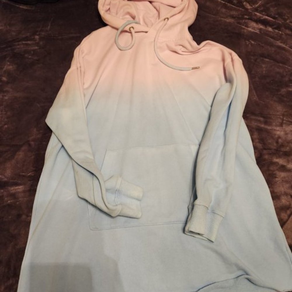 BLUE AND PINK PROMESA MEDIUM PULLOVER HOODIE